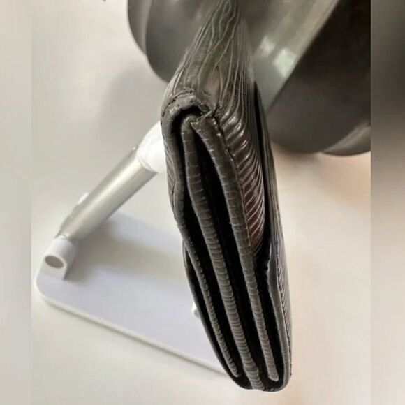 Vintage Louis Vuitton Epi Malletier Wallet in black ($450) - Picture 7 of 9